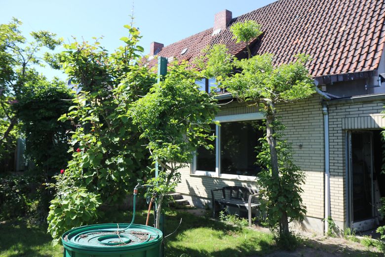 Geräumiges Einfamilienhaus mit 6,5 Zimmern in Salzgitter-Thiede – Rückansicht