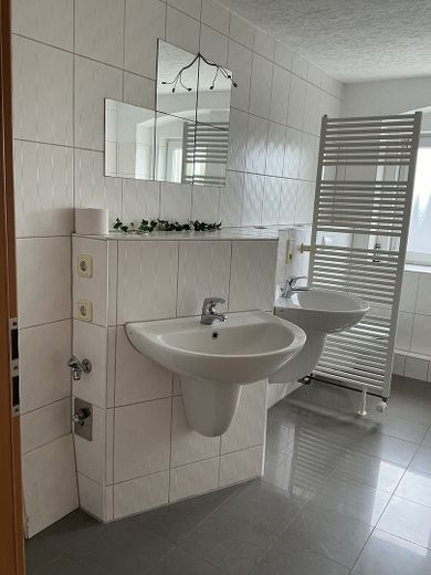 Energetisch saniertes Haus mit 2 EG-Wohnungen mit Fußbodenheizung im Mittelbach und nicht Sonnenberg – Foto 9