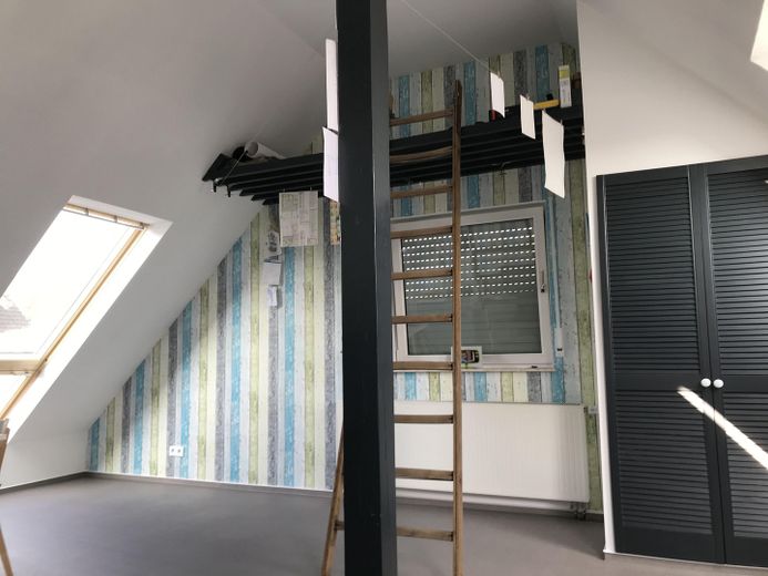 Renoviertes Haus mit Wintergarten, Garage, Werkstatt und Traumgarten - Energieeffizienz Klasse C – Studio