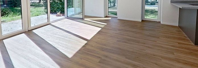 Maisonette-Traum im Hamburger Westen: Wohnen über zwei Etagen mit eigenem Gartenreich – Ansicht I: Wohn- und Esszimmer