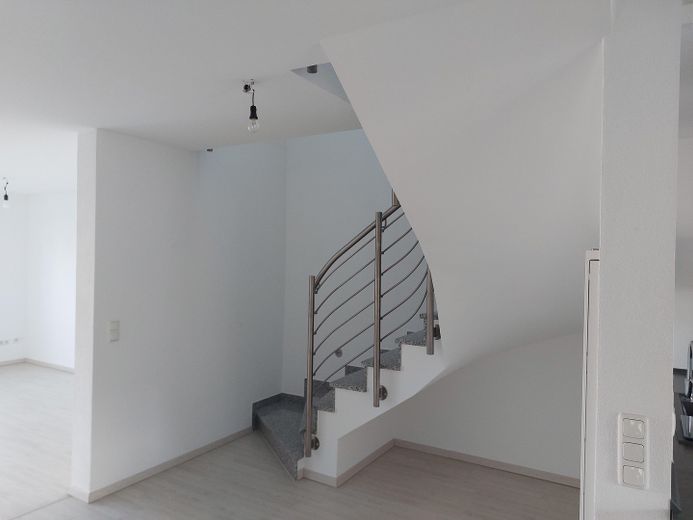 Langen - Maisonette mit idealen Grundriss – Treppe zum DG