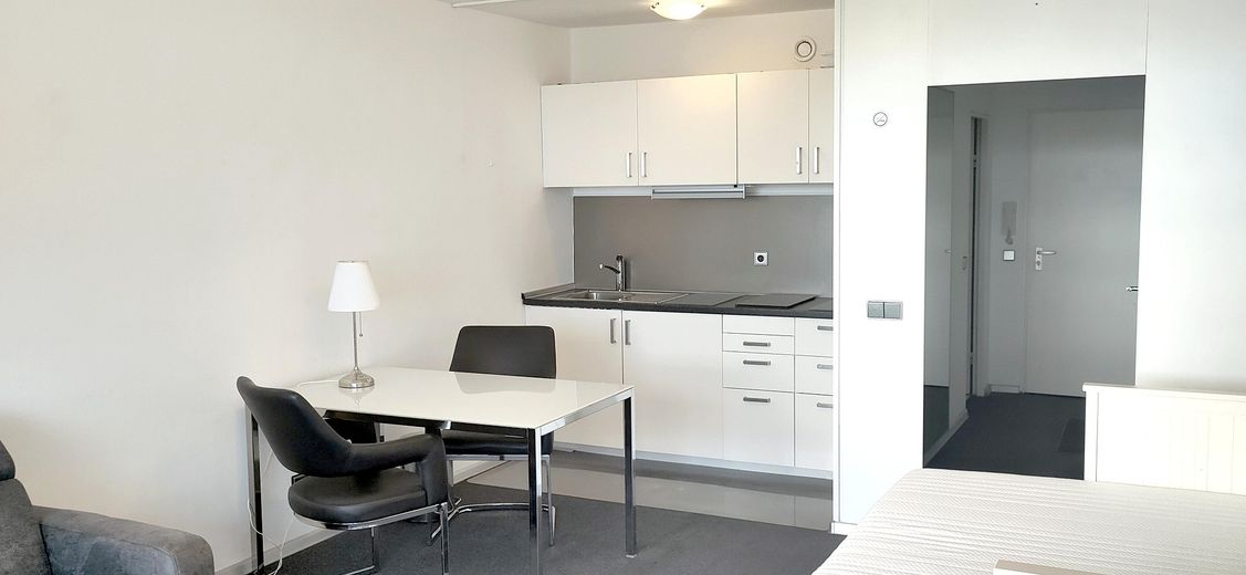 Freies Apartment auf dem Olympia-Einkaufszentrum, provisionsfrei von privat – Küche Essplatz