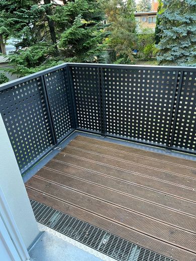 Berlin-Köpenick | 299.000 € | Denkmal-ETW, 2,5 Zimmer, saniert, vermietet, inkl. Garage – Balkon