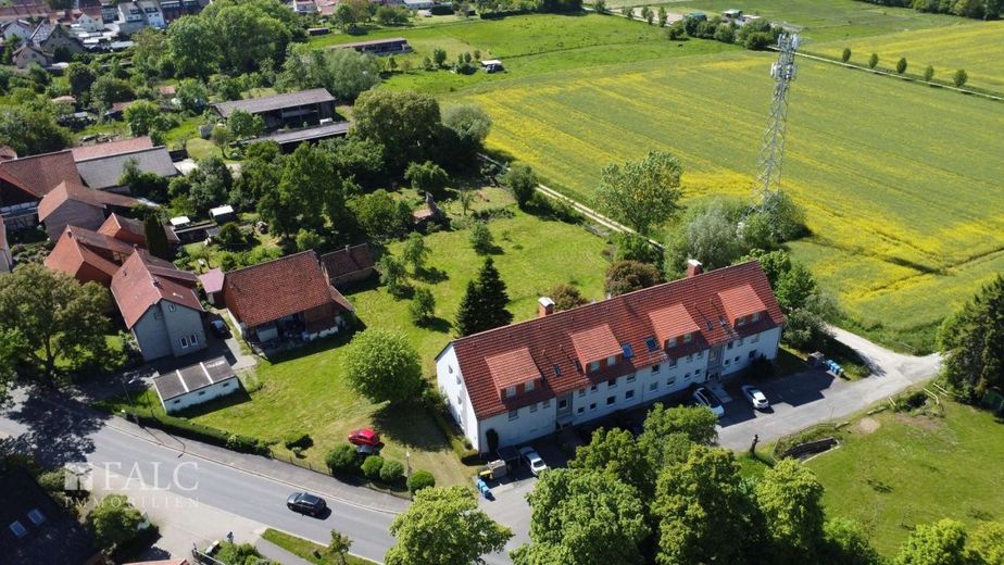 ***Elliehausen - Großzügige 4 Zimmer Dachgeschosswohnung mit Außenstellplätzen*** – Außenansicht