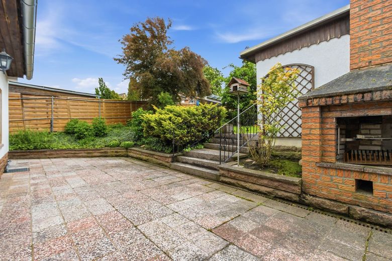 Handwerker aufgepasst! Einfamilienhaus mit Pool und Garage in Delitz am Berge – Terrasse Grundstück