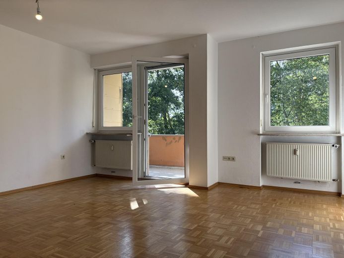 Wohnzimmer und Balkon