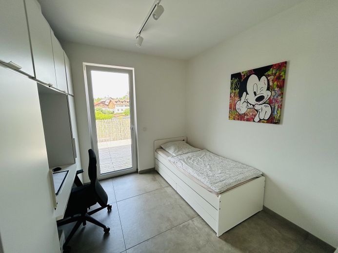 Exclusives Penthouse mit 90 qm Dachterrasse und Bergblick – Kinderzimmer/ Büro