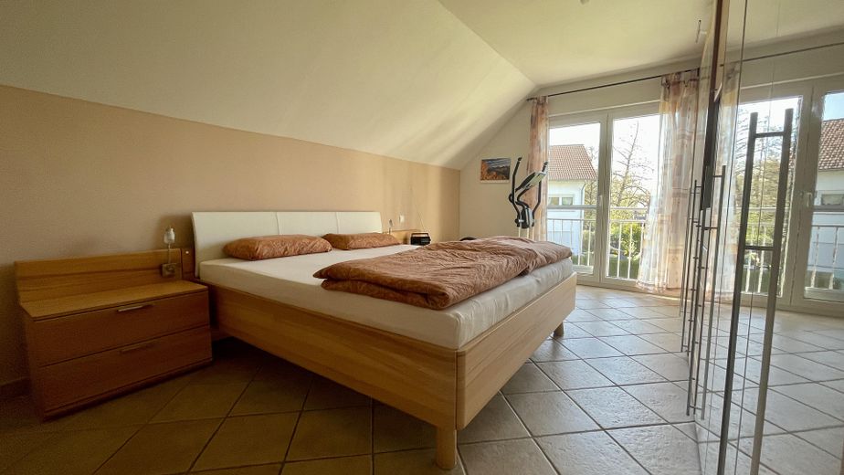 Schlafzimmer 1