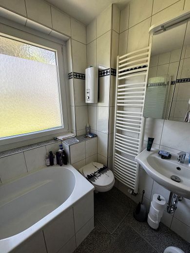 VAN PARTICULIER - Eindwoning met groot perceel in Berlin-Nikolassee – Badezimmer 1