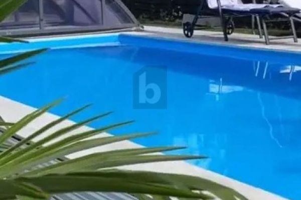 VIVIR Y ALQUILAR CON JARDÍN Y PISCINA