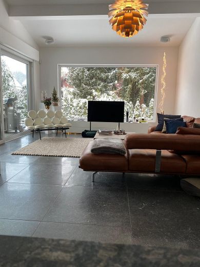 Casa unifamiliare progettata da un architetto con soleggiato orientamento sud-ovest – Wohnzimmer