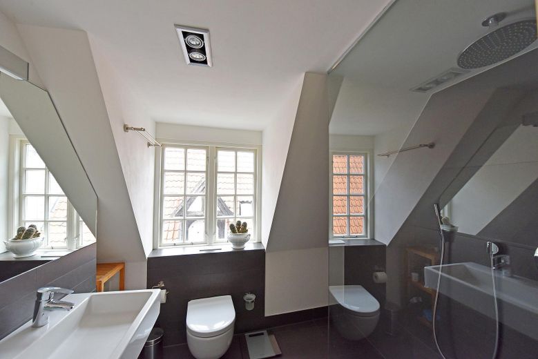 Gioiello storico nell’Oluf-Samson-Gang – casa storica unica nel centro storico con giardino – Badezimmer mit Dusche