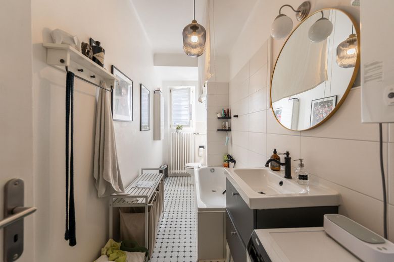 Zonder makelaarscourtage! 3-kamerappartement in een oud gebouw (ca. 102 m²) incl. balkon en garage in de Südweststadt – Badezimmer