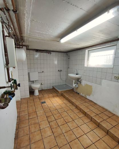 Waschküche mit Dusche + WC