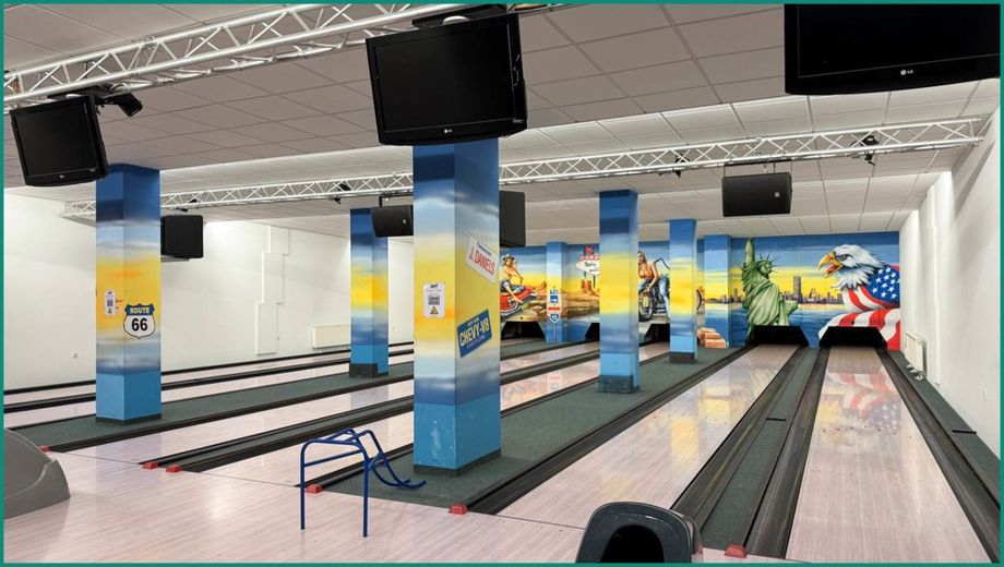 Fünf Bowlingbahnen mit trendiger Ausstattung