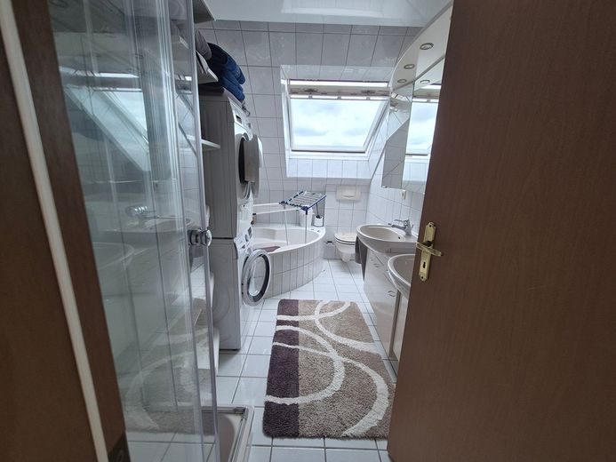 Großzügiges Zweifamilienhaus in ruhiger Feldrandlage mit Sommergarten, Balkon, Terrasse & Garage – Foto 17