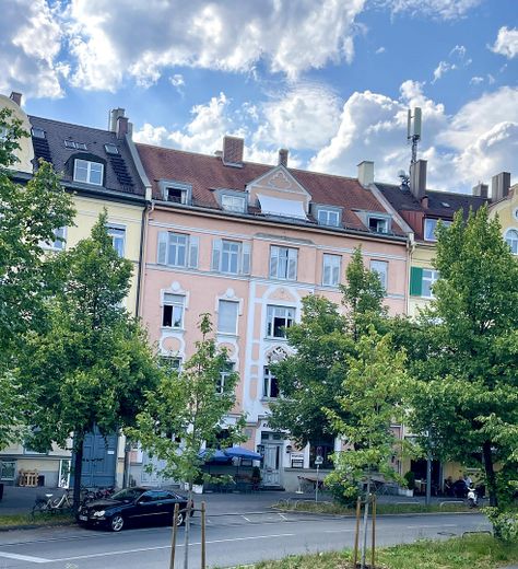Bezugsfreie Dachgeschosswohnung im Altbau in attraktiver Lage – Ansicht Haus