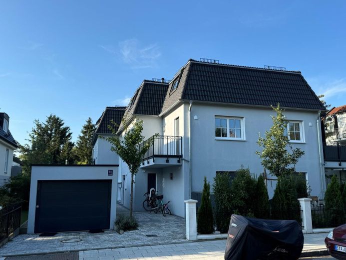 Exklusive 4-Zimmer-Wohnung in München-Obermenzing – Außenansicht 2