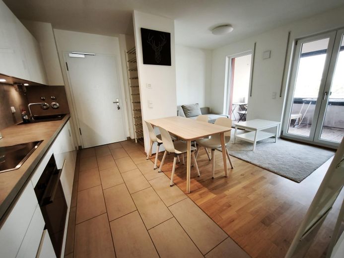 Droomachtig 2-kamerappartement op perfecte locatie voor de beurs: eersteklas verbindingen in het hart van Frankfurt – Foto 7