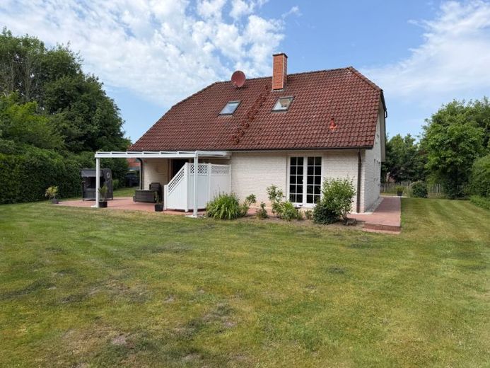 Großzügiges Einfamilienhaus auf traumhaftem Grundstück in Strandnähe – Foto 1