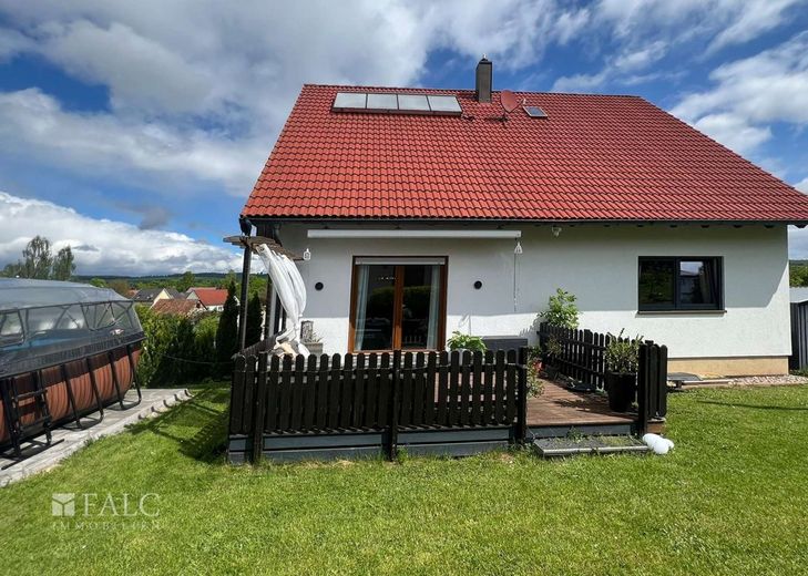 Großes Haus mit Einliegerwohnung – Außenansicht Gartenseite