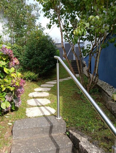 PROVISIONSFREI - Großer, charmanter  Bungalow mit Untergeschoß - keine Renovierungen, nur einziehen! – Garten an Hausseite