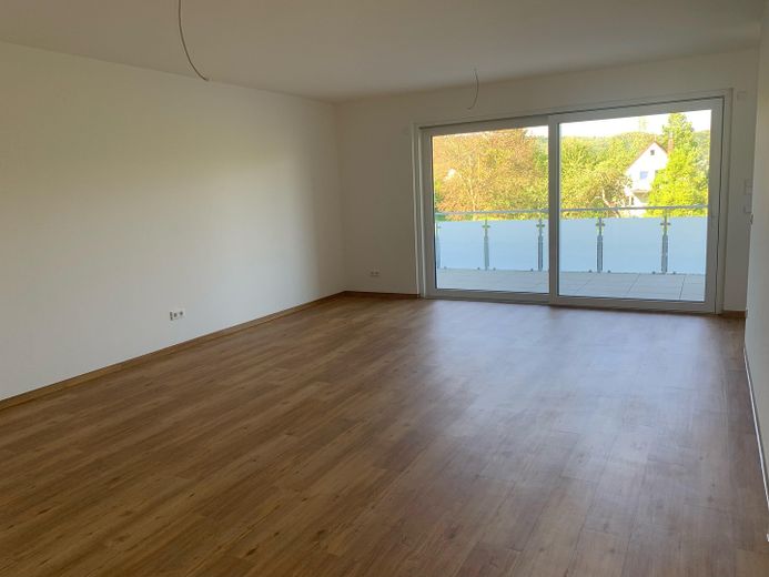 Wohnzimmer mit Balkon