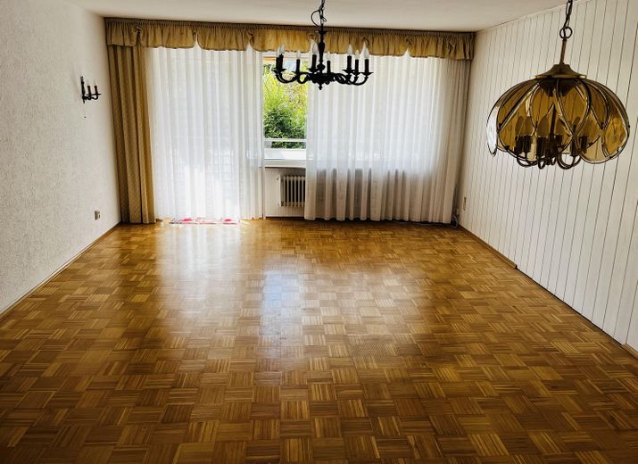 Wohnbereich mit Zugang Balkon
