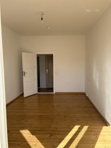 İyi konumda güzel 2,5 odalı daire! Komisyonsuz! – Wohnzimmer