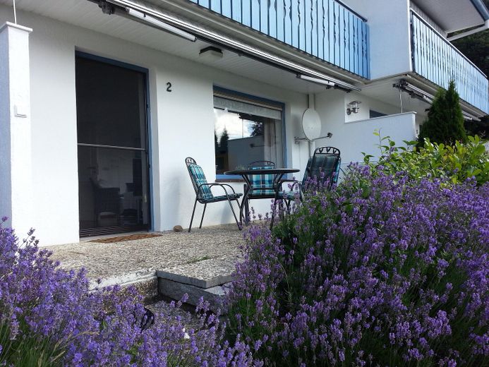 Lavendel umsäumt die Terrasse