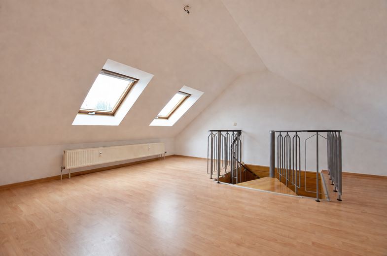 Gemütliche, helle 6-Raum-Wohnung mit Fernblick & modernem Bad auf dem schönen Kaßberg – Oberes Stockwerk 1