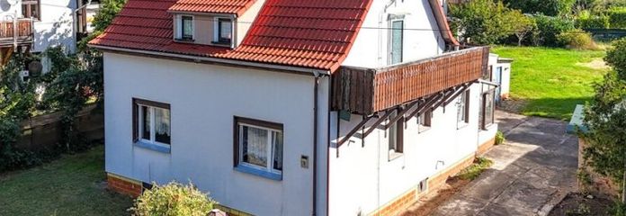 *Detached house in a central location in Weinböhla with expansion potential*5 rooms*Garage*910 m² plot* *commission-free*