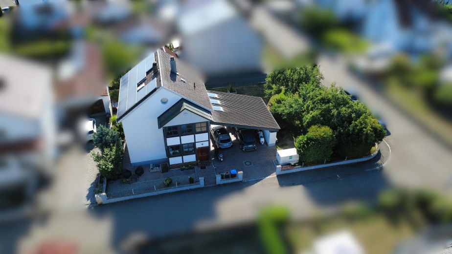 Einfamilienhaus mit Einliegerwohnung in Gerlenhofen – Außenansicht
