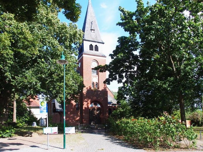 Schildow, Tschaikowskistraße, Komponistenquartier, provisionsfrei – Kirche im Ortskern Schildow