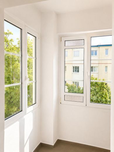 Herzlich Willkommen im Gertrudenhof! 1,5 Zimmer-Wohnung in Alt-Hohenschönhausen – Loggia