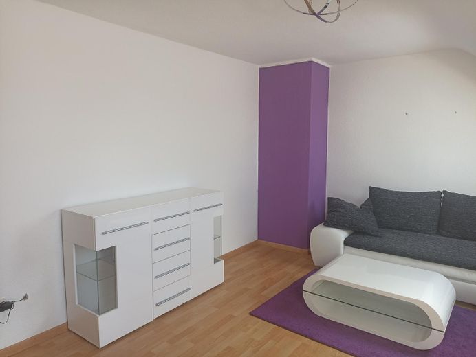 Ruhige 3-Zimmer DG-Wohnung – Wohnzimmer