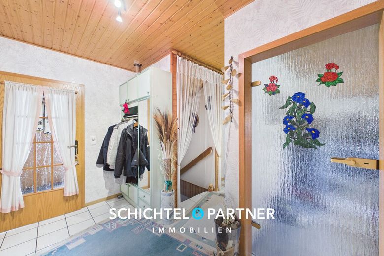 Quelkhorn | Traumhaftes 3-Parteien-Haus auf schönem Grundstück – S&amp;P | Flur