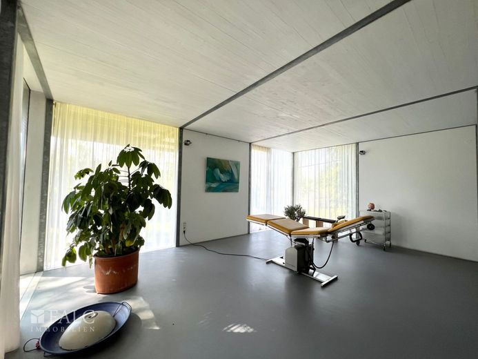 Architektonisches Meisterwerk in privilegierter Aussichtslage-Exklusives Wohnen auf höchstem Niveau – Praxisraum