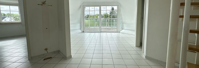 Dachgeschoßwohnung in Falkensee – Blick von Eingangstür 