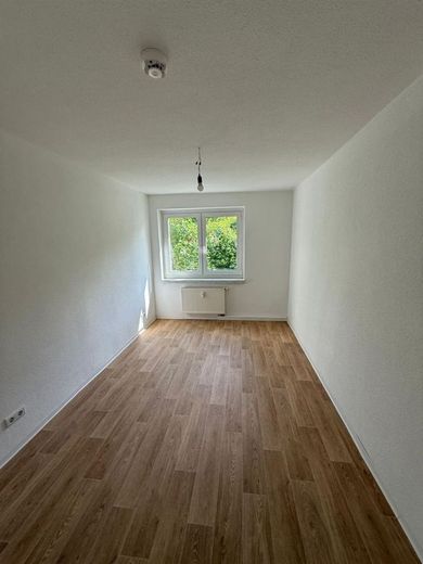 Gemütliche 2-Zimmer mit Balkon, Laminat und Dusche in ruhiger Lage – PHOTO-2026-06-09-09-43-50 (1)