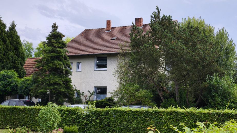 Casa bifamiliar independiente con apartamento y 3 garajes – Haus Nordansicht