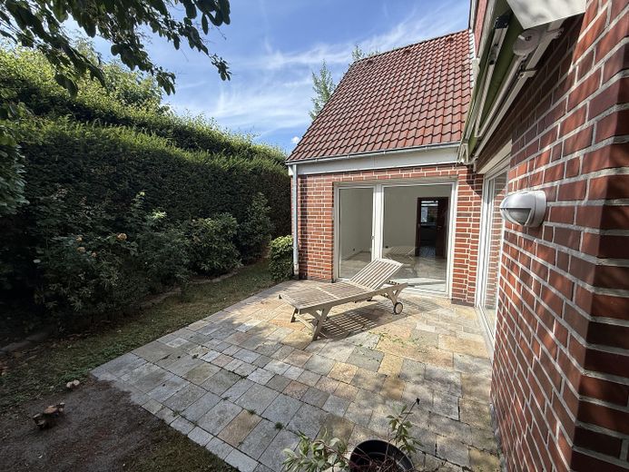 Zadbany dom jednorodzinny w stylu dziedzińca ogrodowego, zapewniający dużą prywatność – zmodernizowany i gotowy do zamieszkania – Gartenterrasse 2/3