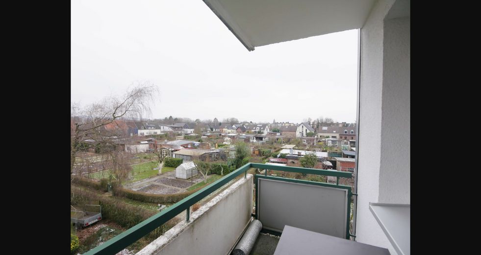 Stilvolle, gepflegte 3-Raum-Wohnung mit Balkon in Ac-Forst, WG-geeignet – Balkonblick