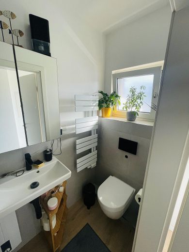 Kernsanierte Wohnung mit Blick auf Goethepark – Duschbad 