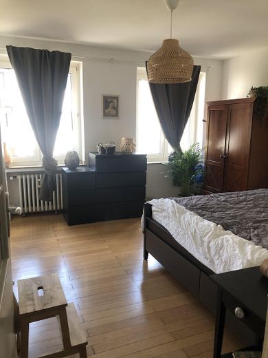 Schlafzimmer möbliert