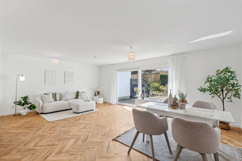AKTUELL RESERVIERT!    Ein Zuhause zum Wohlfühlen –  5 Zimmer-Reihnmittelhaus in Oyten – Wohnzimmer