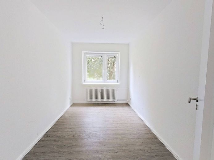 Großzügig gestaltete 4-Zi.-Whg. mit BALKON und viel Komfort – Foto 5