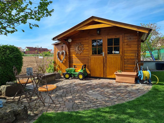Holzhaus mit Sonnenterasse