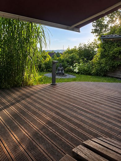 Ökologisches und renoviertes Holzhaus in ruhiger Lage - provisionsfrei – Bambus-Terrasse