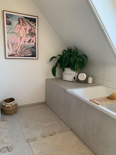 Moderne 4-Zi.-Maisonette mit Wärmepumpe, Einbauküche & Aufzug in Metzingen-Mitte – Foto 13